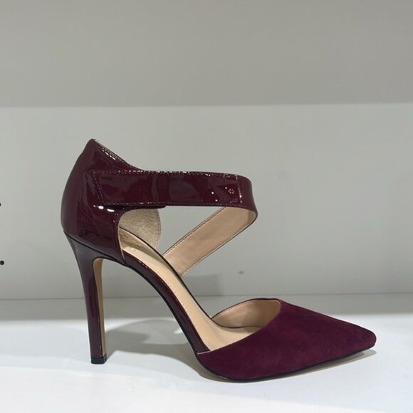Vince Camuto Women's Carlotte Pointy Toe Pump - Picture 2 of 7